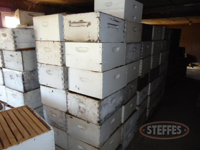 Approx. (600) bee frames, mixture of deep & shallow boxes, most with no frames